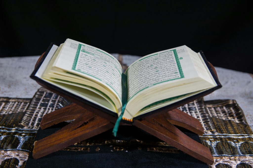 Ferdün Hayyun Kayyumun Hakemun Adlun Kuddûsun